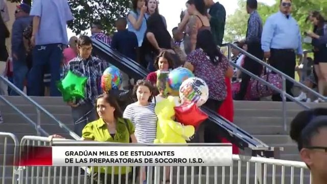 Gradúan miles de estudiantes del distrito escolar de Socorro
