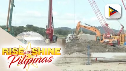 Video herunterladen: DUTERTE LEGACY: Konstruksyon ng PNR Clark na bahagi ng North-South Commuter Railway, patuloy; DOTr, nakipagkasundo sa NLEX Corp. para maipagdugtong ang mga istasyon ng Clark Phase 2