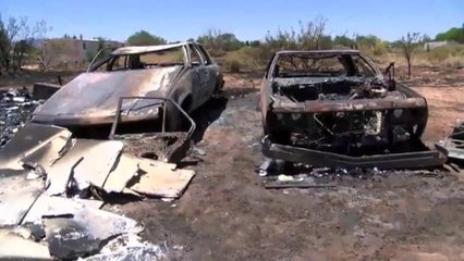 Familia pierde 3 casas y 8 automóviles en incendio en Chaparral, NM