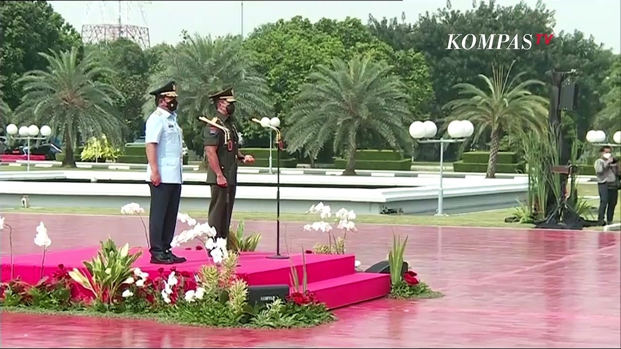 Momen Sertijab Panglima TNI dari Marsekal Hadi pada Jenderal Andika Perkasa
