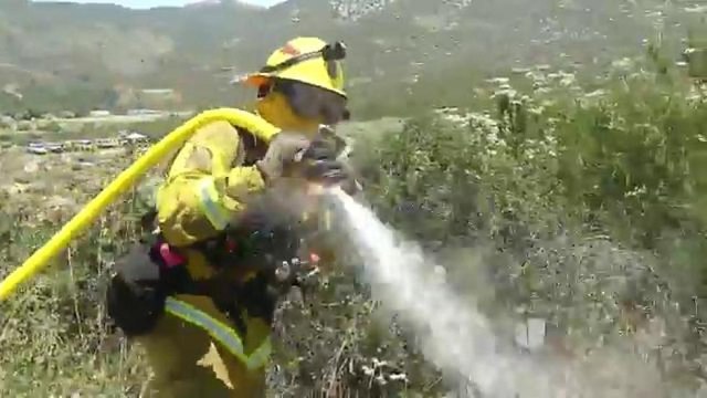 Bomberos se preparan con ejercicios anti incendios