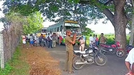 திருப்பனந்தாள் அருகே வி.சி.க. கட்சி கொடி கம்பத்தை வெட்டி வாய்க்காலில் வீசியதால் பதற்றம்-சாலை மறியல்!