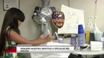 Niña le lleva raspas a oficiales de la policía de Laredo