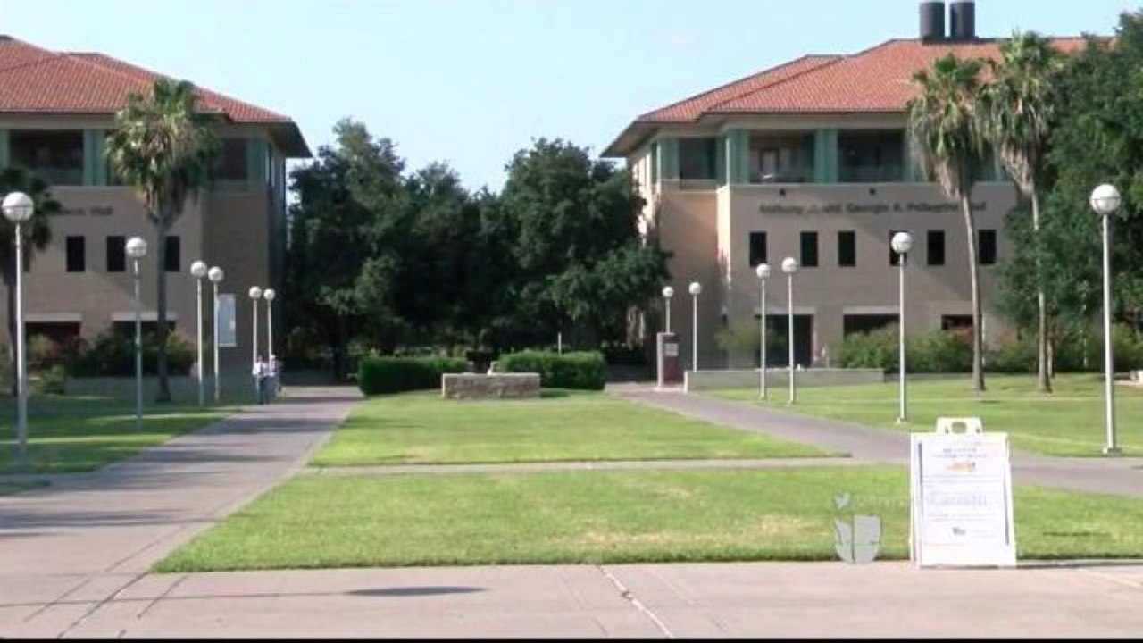 Autoridades de TAMIU piden a estudiantes a que...