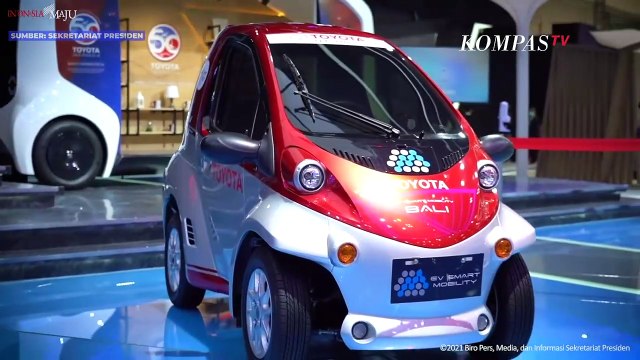 Saat Jokowi Jajal Mobil Listrik Mungil Minicab-MiEV di GIIAS 2021