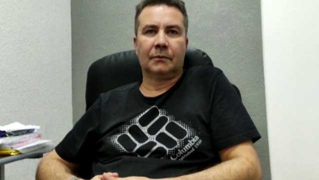 Muro fica danificado após ser acertado por uma casa no Bairro Coqueiral; Proprietário busca por responsável