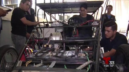 Universitarios tijuanenses construyen un automóvil solar