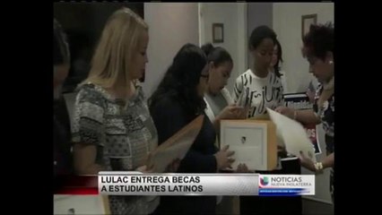 Скачать видео: Vídeo: Estudiantes reciben becas universitarias