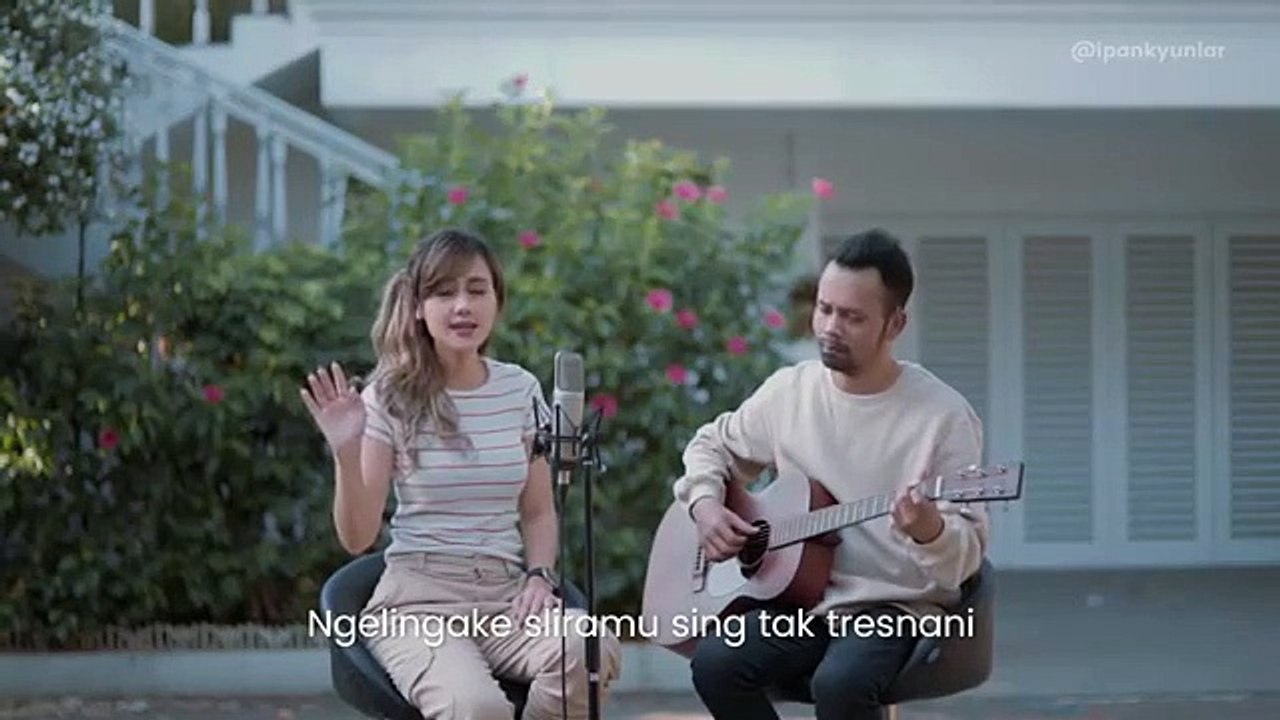 BULE CANTIK NYANYI LAGU JAWA ( BANYU LANGIT  - DIDI KEMPOT Jodilee Warwick Cover )(360P)