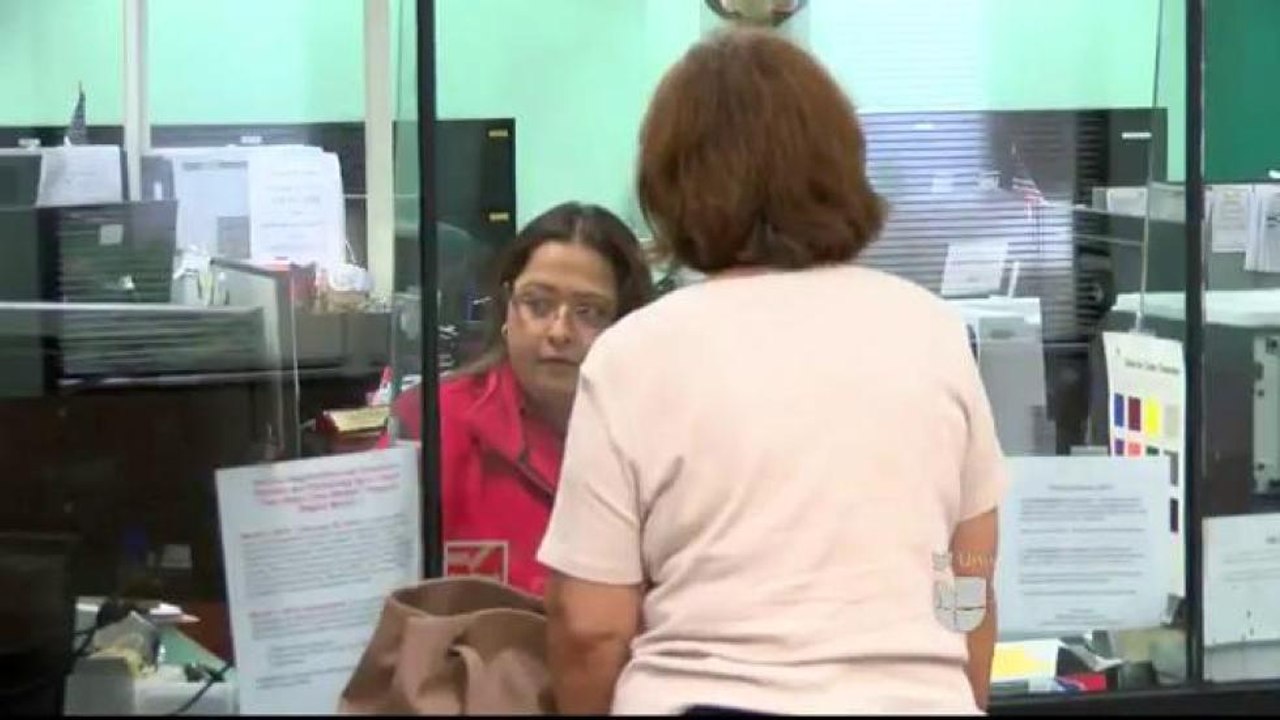 Personas con multas pendientes no podrán renovar sus placas vehiculares.