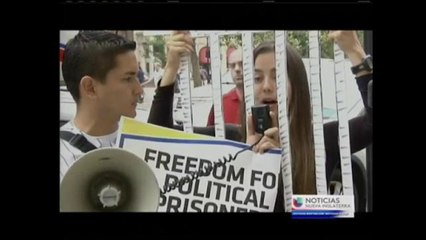 Video: Venezolanos exigen referendo revocatorio