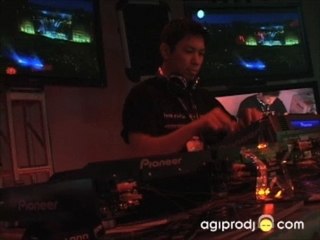 Roonie G at 2008 Winter NAMM on SVM-1000/DVJ-1000