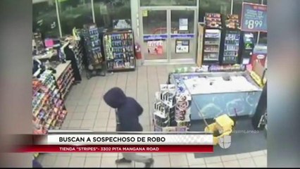 Sujeto roba a punta de cuchillo en una tienda de conveniencia