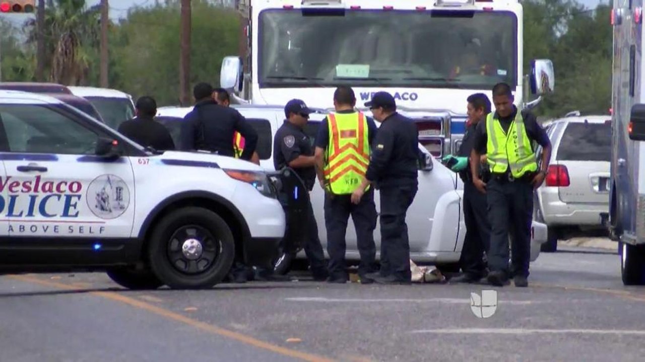 Mujer muere al ser expulsada y atropellada en accidente de Weslaco