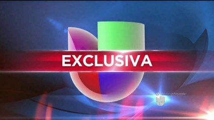 Se gana el pan de cada día juntando botes en una silla de ruedas