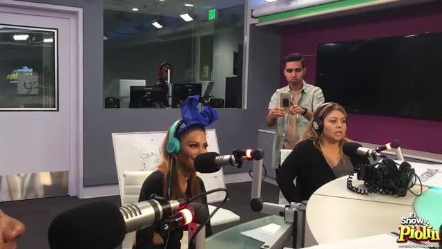 La conejita de Playboy Mexico Gaby Ramírez cayó en la broma de Piolin! ¡Mira como intentó mantener la calma!