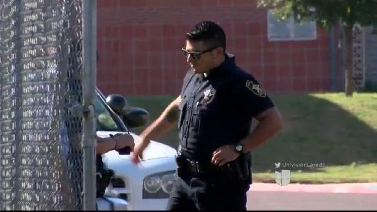 Escuelas preparatorias bajo estricta vigilancia policial.