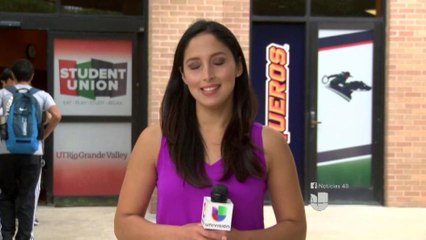 Estudiantes se registran durante el día nacional de registro para votar