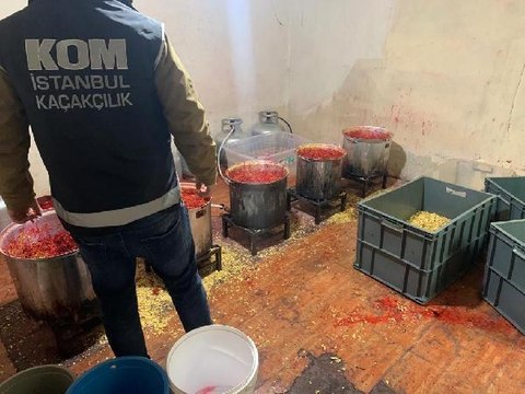 Son dakika... İSTANBUL MERKEZLİ 13 İLDE KAÇAK NARGİLE TÜTÜNÜ OPERASYONU 46 GÖZALTI