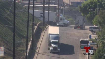 Vecinos inconformes por el tráfico de camiones por Hyundai en Rosarito