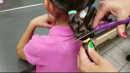 Niña dona su cabello para ayudar a niños que sufren de cáncer