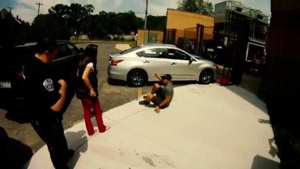 “Los peligros detrás del uniforme”.