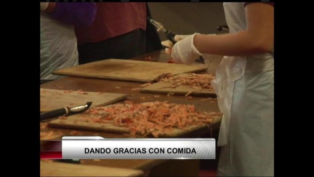 VIDEO: Organizaciones locales dan gracias con comida