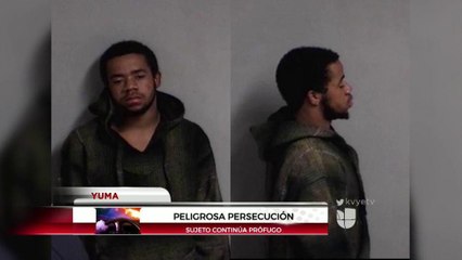 Roba automóvil, choca otro y se impacta contra una barda