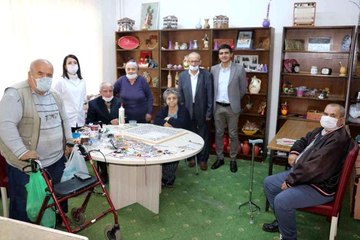 Salgını fırsata huzurevini sergi salonuna çevirdiler