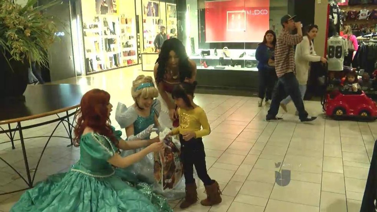 Juntan vestidos de princesas