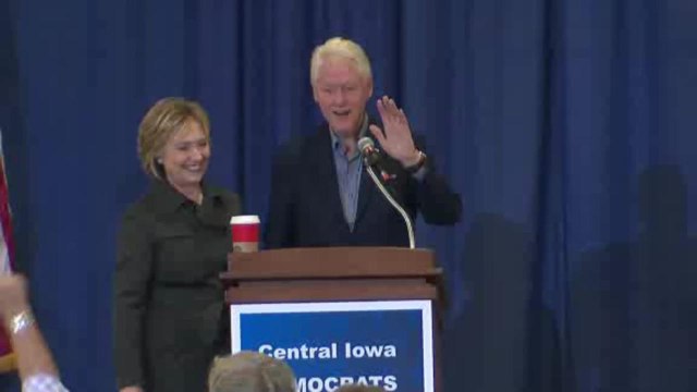 Archivo: Bill y Hillary Clinton, George W. Bush y Laura Bush asistirán a juramentación de Trump