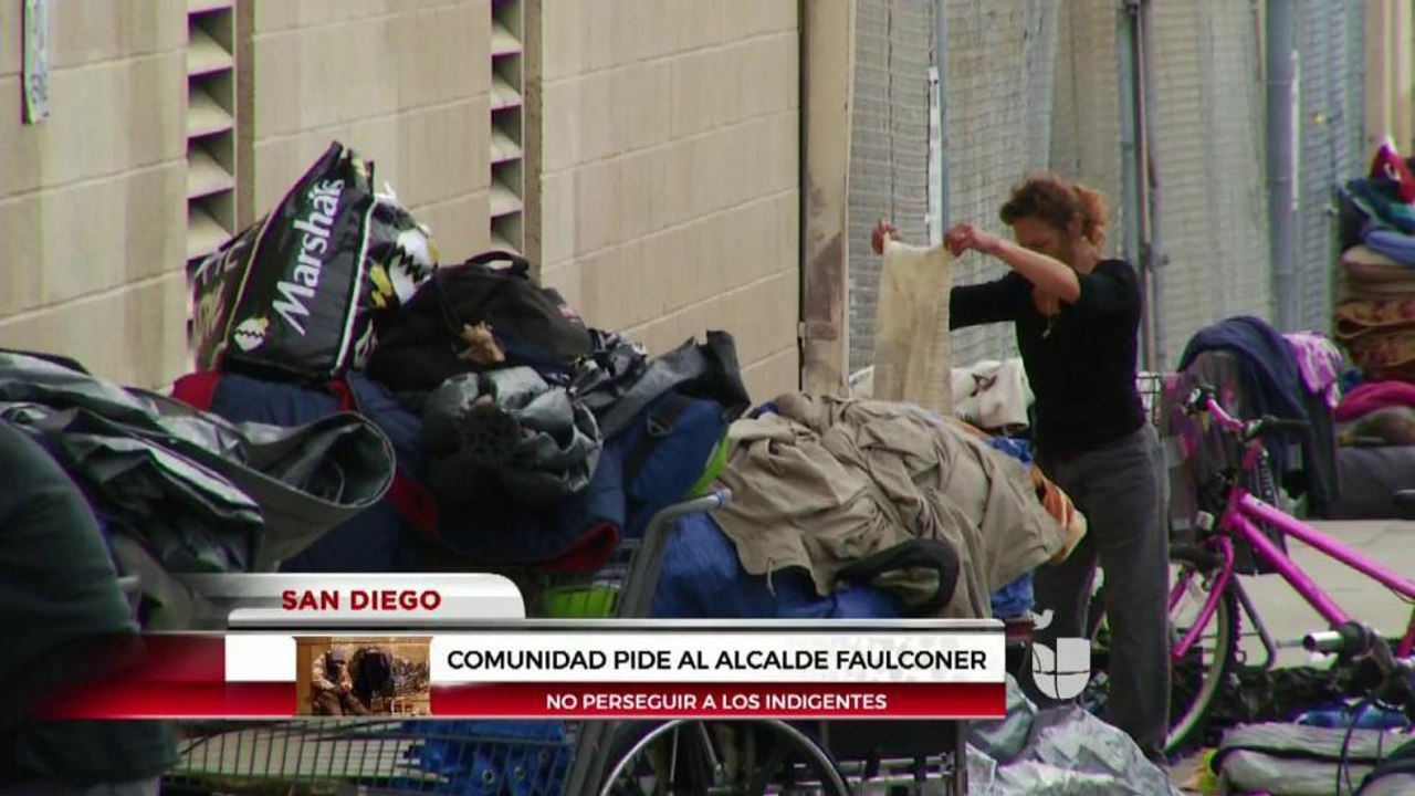 Indigentes visitan al alcalde de San Diego para exigir acciones