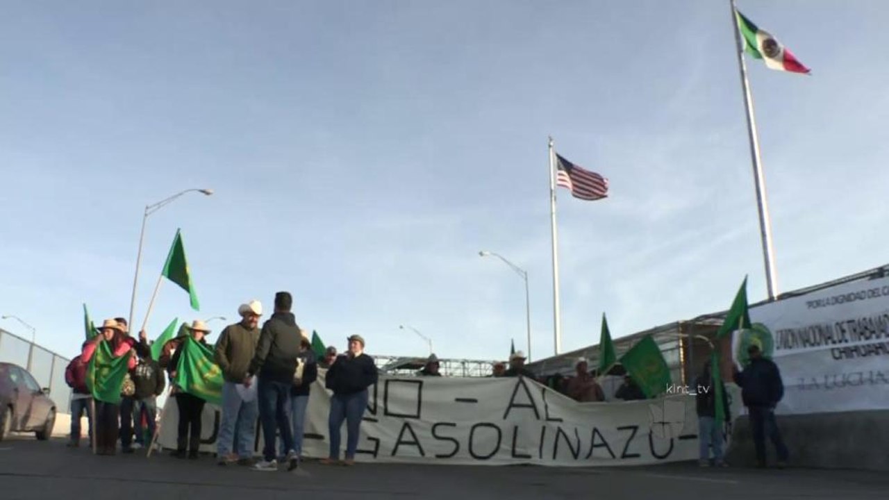 Cierran puentes protestantes