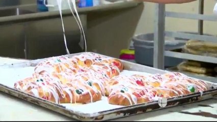 Preparan cientos de roscas de reyes