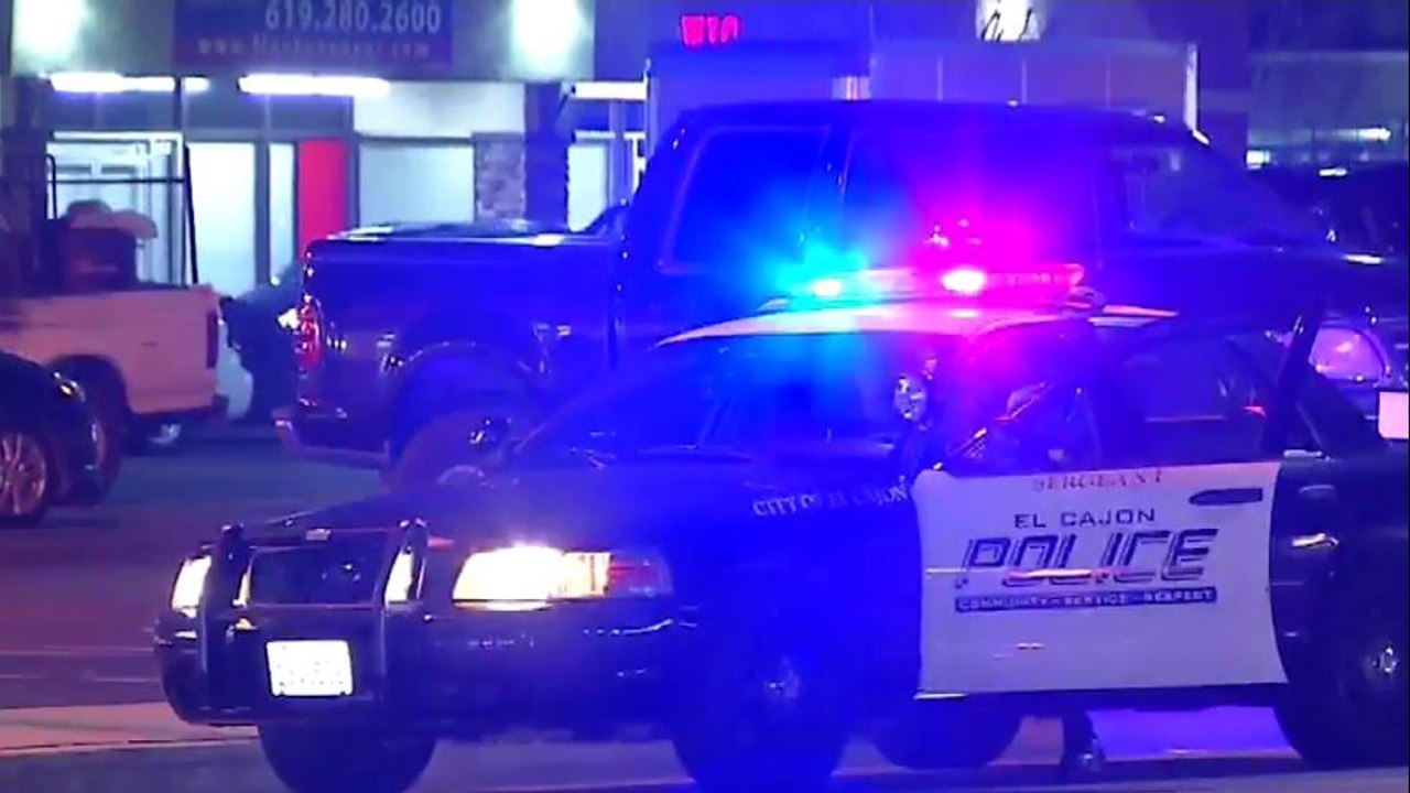 Policía balea a sospechoso que los amenazaba con un cuchillo