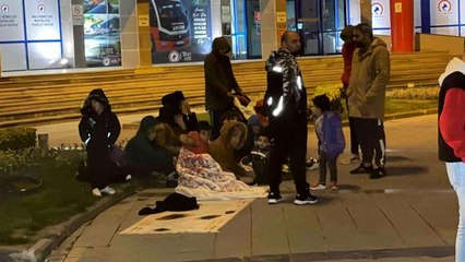 Düzceli vatandaşlar geceyi sokakta geçirdi