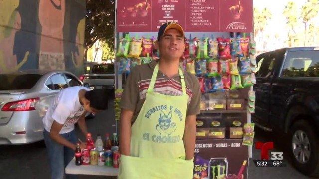 Uniformarán a los vendedores ambulantes de la garita de San Ysidro