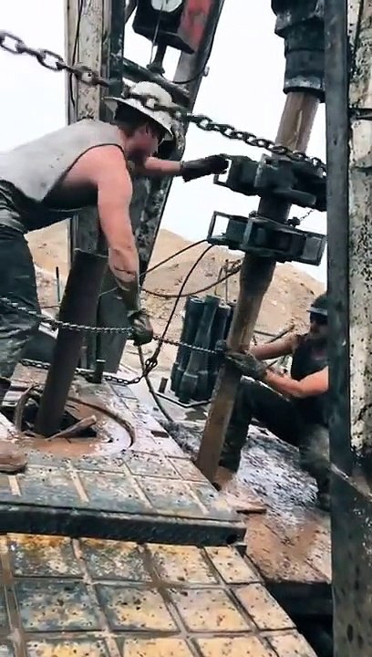 Oil well drilling Hard Work Trending Video