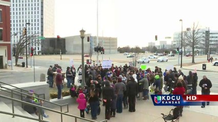 Protesta en Wichita en contra del decreto sobre inmigración