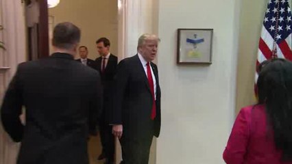 Archivo: Trump no encuentra un director de comunicaciones