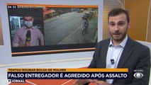 Um falso entregador foi agredido após tentar assaltar uma mulher na região central de São Paulo. O bandido chegou a tirar a bolsa da vítima, mas foi surpreendido por outros homens que o derrubaram da moto.