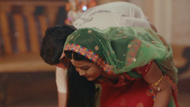 Balika Vadhu 2 Episode 69; Anand helps Anandi in clean up | FilmiBeat