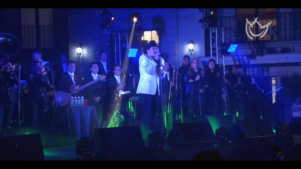 José Manuel Figueroa siente a su padre ¡cantando!