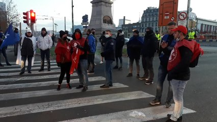 Une manifestation de police bloque la circulation place Sainctelette à Bruxelles