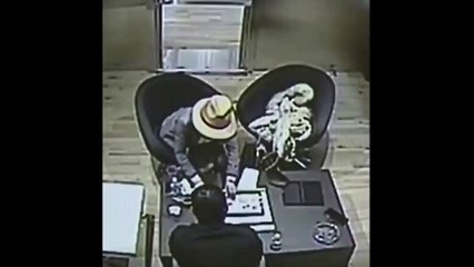 Mujer queda encerrada en una bóveda al tratar de robar $6.77 millones