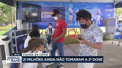 Este sábado foi dia de megavacinação contra covid no Brasil. Valeu para a terceira dose e também pra quem estava com a segunda atrasada.