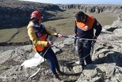 AFAD gönüllüleri hayat kurtarmak için Kars'ta zorlu eğitimden geçiyor
