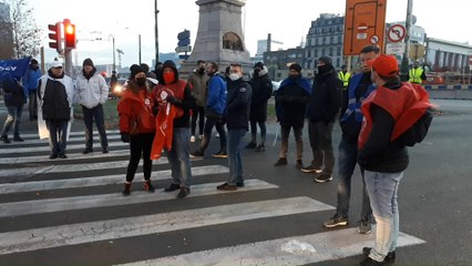 Une manifestation de police bloque la circulation place Sainctelette à Bruxelles