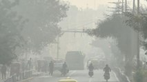 AQI continues to remain in 'very poor' category in Delhi