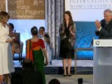 Melania Trump presenta premios a mujeres